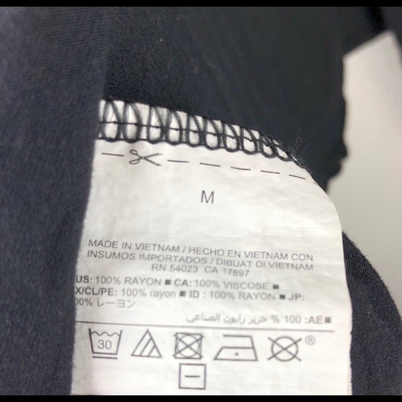 Old Navy Black Sleeveless Shirt - Picture 7 of 7